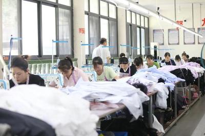 漢中這家村里的服裝廠,上央視了