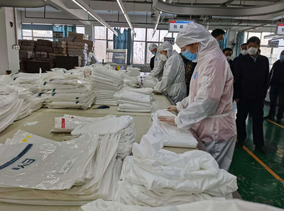 緊急切換生產線,鄭州多家服裝企業“轉戰”防護服|AI主播播報