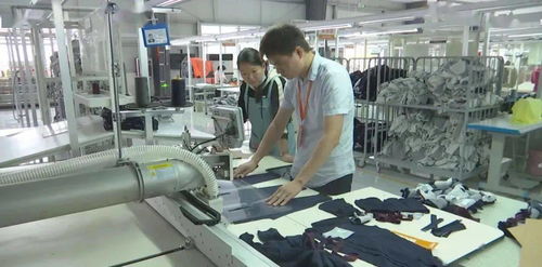 長垣服裝企業搞生產,助力職業裝小鎮發展